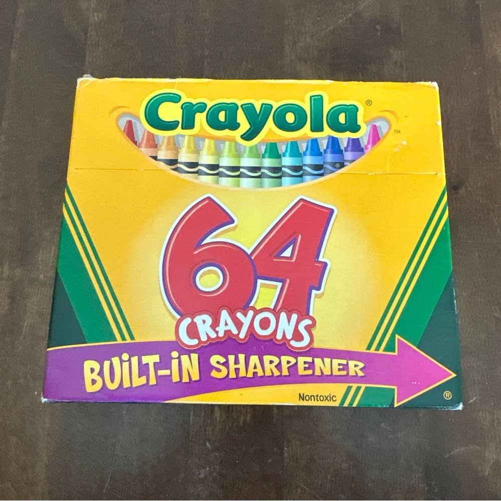 Vintage 2006 64 Crayola Crayons Built-In‎ Sharpener Box Busy Bees New
